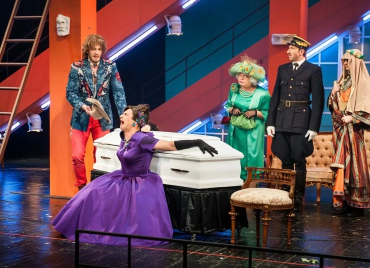 Кадр из TheatreHD: Таланты и покойники (2024) Кадр 3 из фильма TheatreHD: Таланты и покойники (2024)