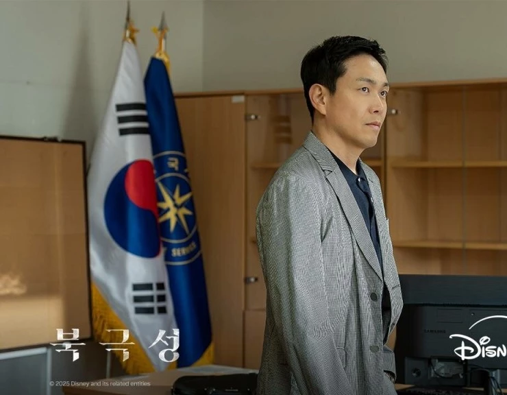 Кадр из Полярная звезда (2025) Кадр 3 из сериала Полярная звезда / Bukgeukseong (2025)