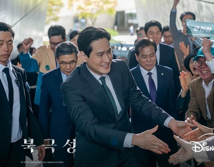 Кадр из Полярная звезда (2025) Кадр 2 из сериала Полярная звезда / Bukgeukseong (2025)
