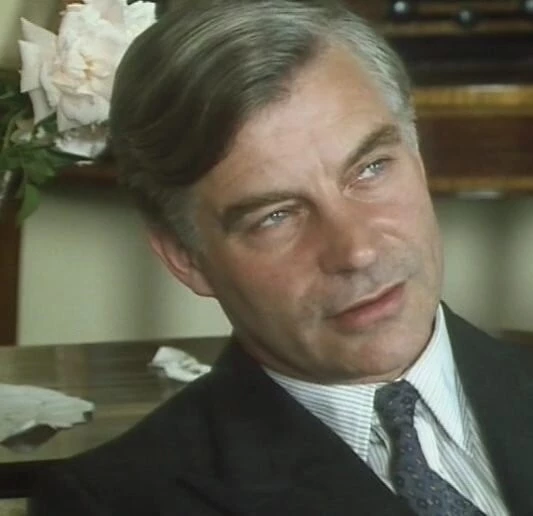 Кадр из Мисс Марпл: Убийство в доме викария (1986-1987) Кадр 3 из сериала Мисс Марпл: Убийство в доме викария / The Body in the Library (1986-1987)