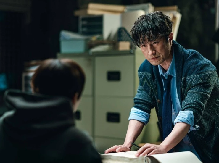 Кадр из Денежный герой (2025) Кадр 2 из сериала Денежный герой / Kaesyeoro (2025)