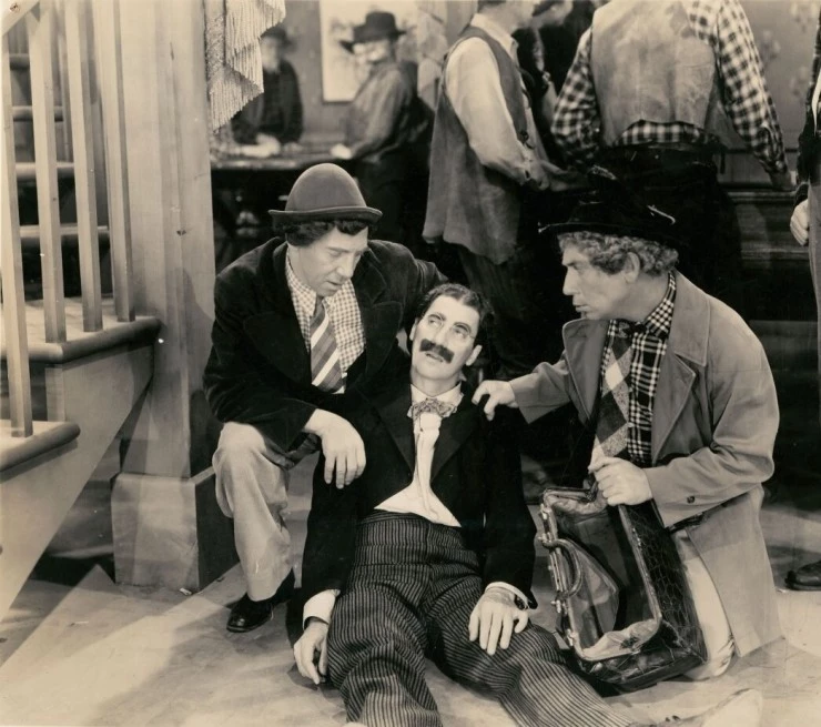 Кадр из На Запад (1940) Кадр 1 из фильма На Запад / Go West (1940)