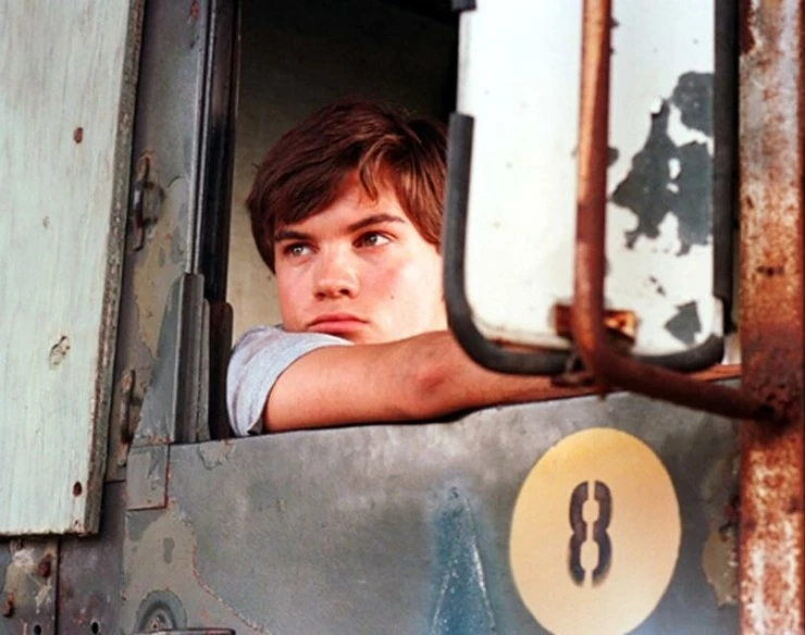 Кадр из Маменькин сынок (2003) Кадр 2 из фильма Маменькин сынок / The Mudge Boy (2003)