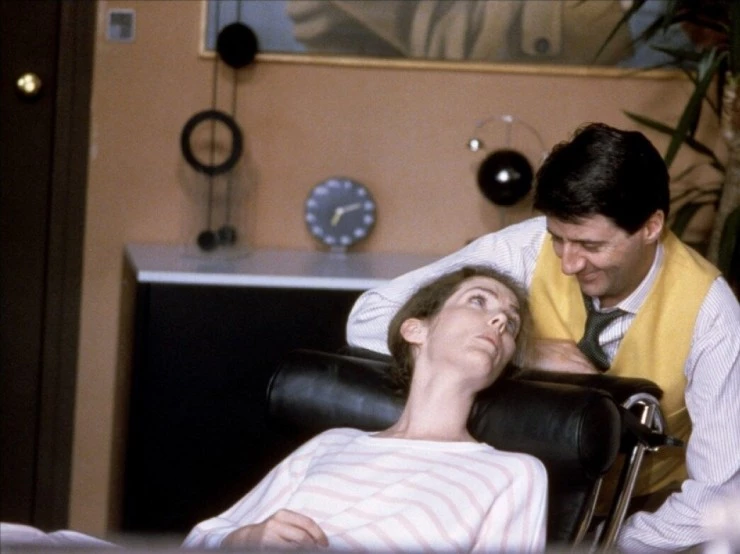Кадр из Это - судьба! (1986) Кадр 1 из фильма Это - судьба! / Beyond Therapy (1986)