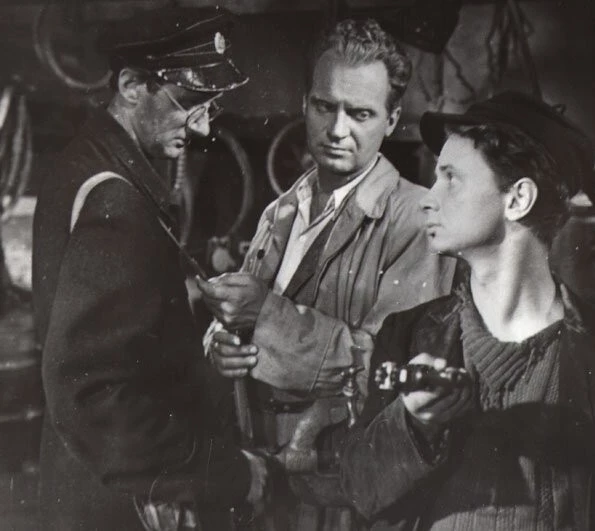 Кадр из Кто он? (1955) Кадр 3 из фильма Кто он? / Cien (1955)