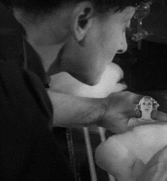 Кадр из Дьявольская кукла (1936) Кадр 2 из фильма Дьявольская кукла / The Devil-Doll (1936)