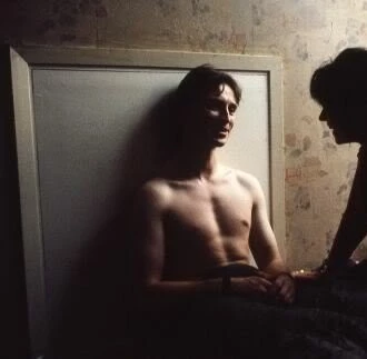 Кадр из Отбросы общества (1991) Кадр 3 из фильма Отбросы общества / Riff-Raff (1991)