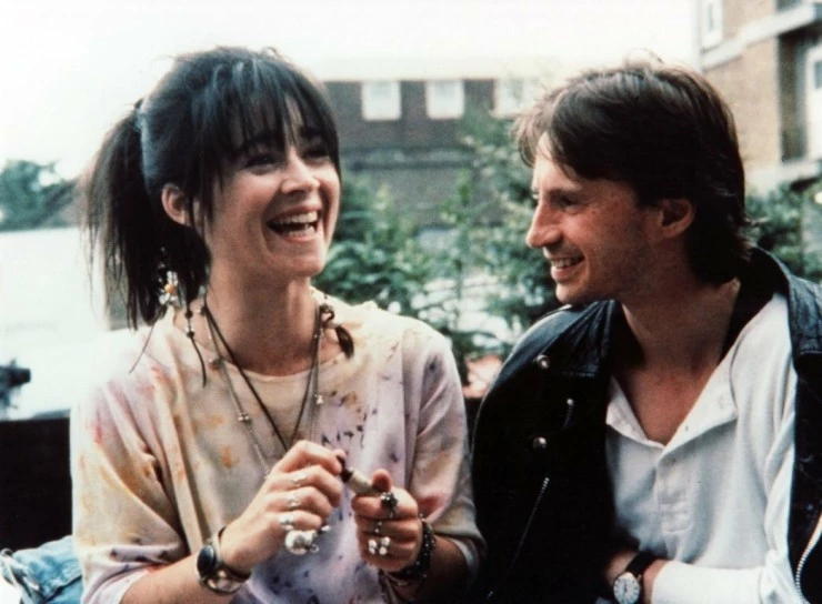 Кадр из Отбросы общества (1991) Кадр 1 из фильма Отбросы общества / Riff-Raff (1991)