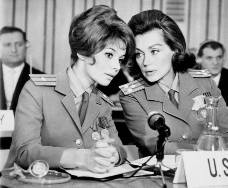 Кадр из Две девушки с красными звездами (1966) Кадр 2 из фильма Две девушки с красными звездами / Zwei Girls vom roten Stern (1966)