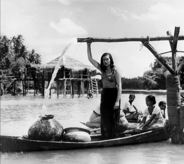 Кадр из Изгнанник с островов (1951) Кадр 3 из фильма Изгнанник с островов / Outcast of the Islands (1951)